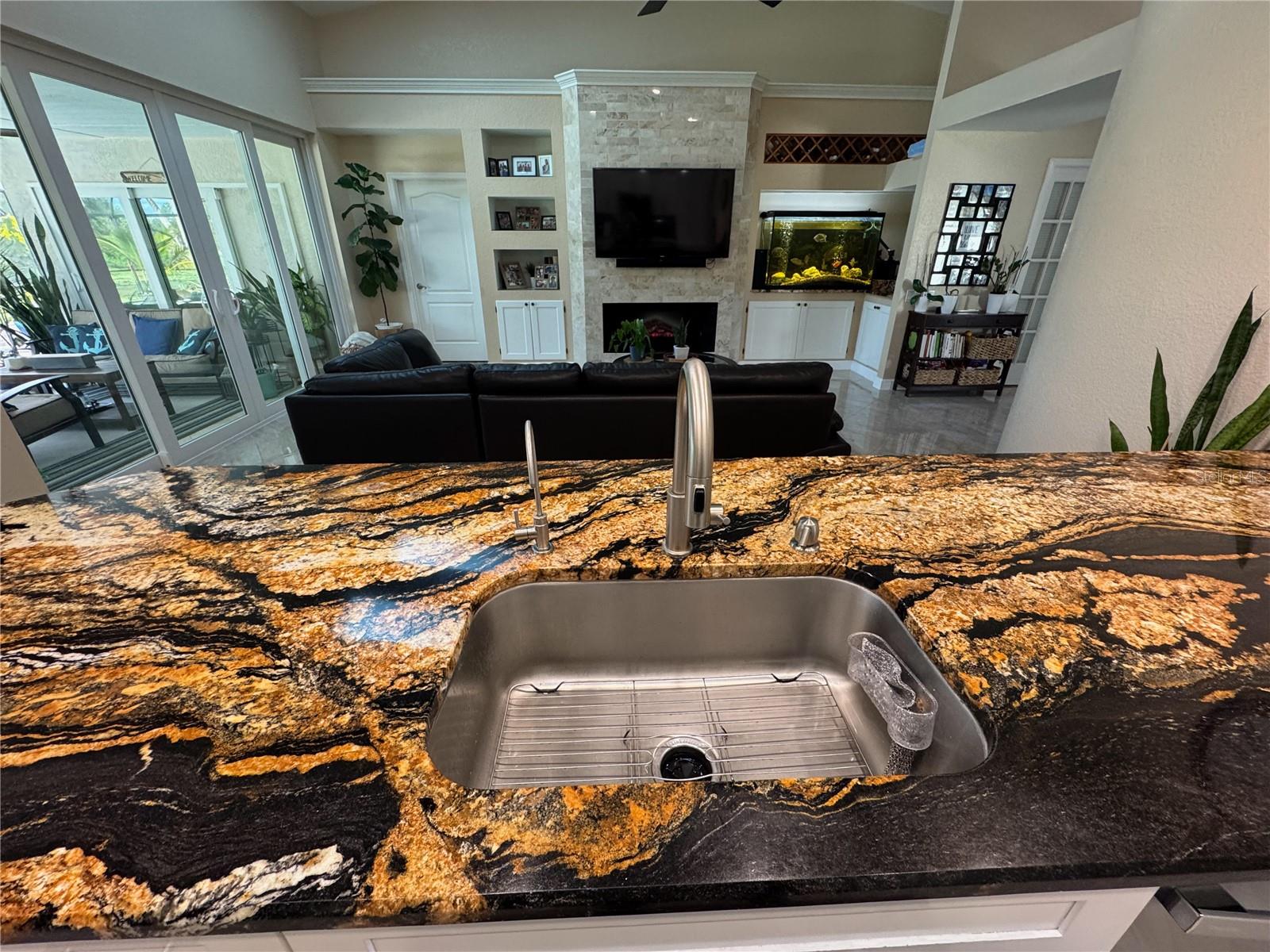 Image 21 of 45 For 2750 Abbotsford Street