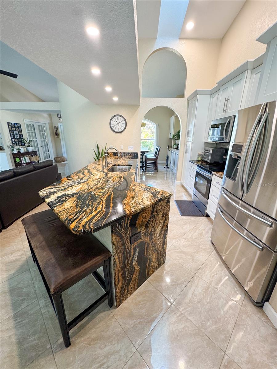 Image 22 of 45 For 2750 Abbotsford Street