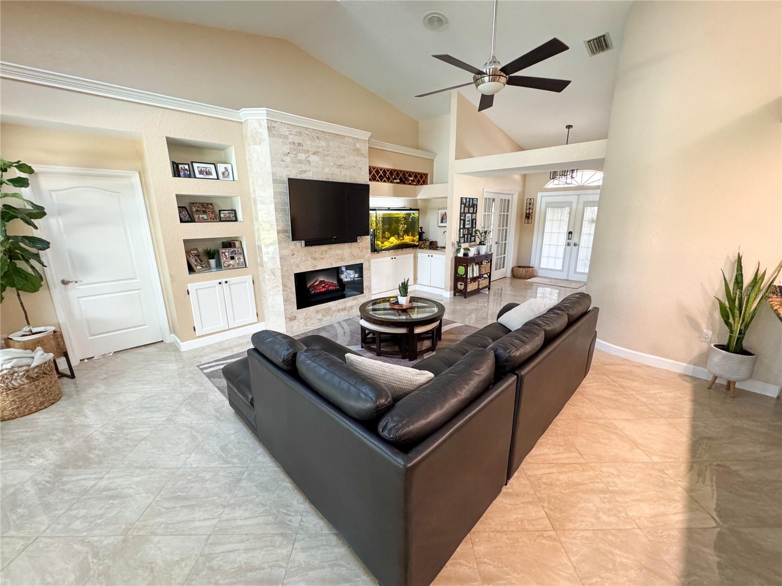 Image 24 of 45 For 2750 Abbotsford Street