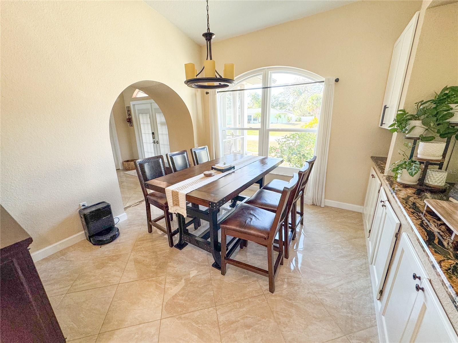 Image 28 of 45 For 2750 Abbotsford Street