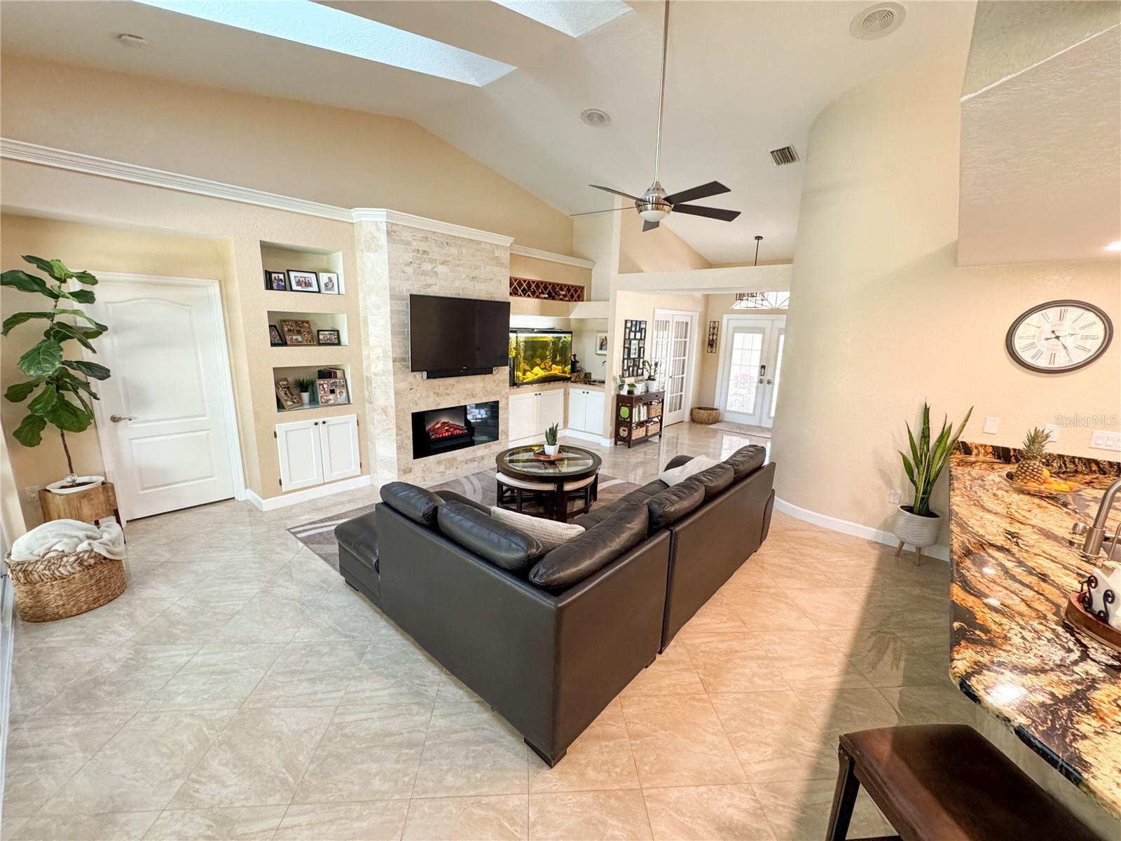 Image 30 of 45 For 2750 Abbotsford Street