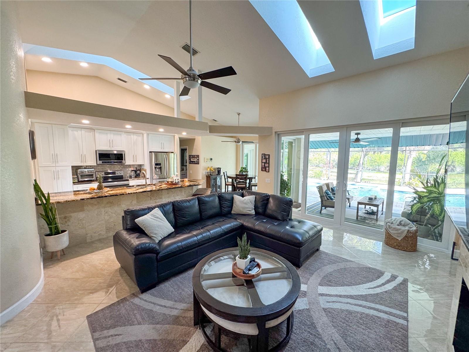 Image 31 of 45 For 2750 Abbotsford Street