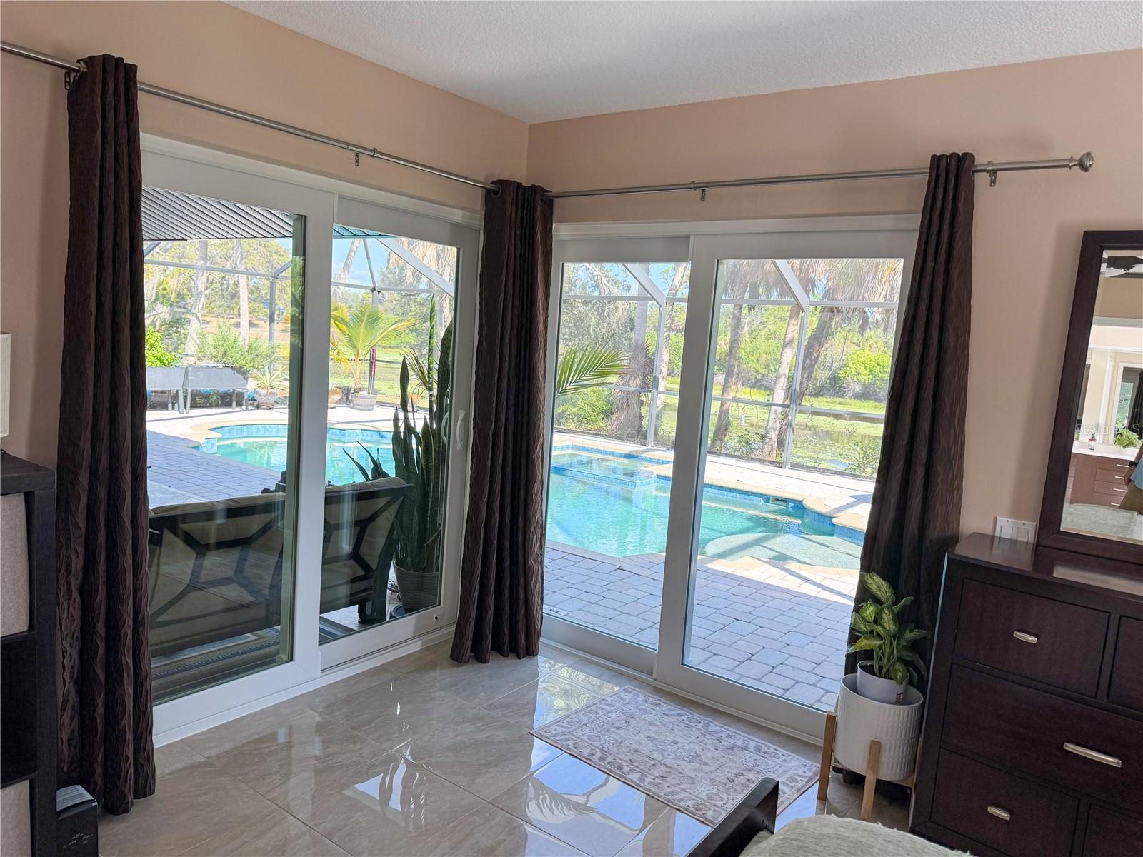 Image 8 of 45 For 2750 Abbotsford Street