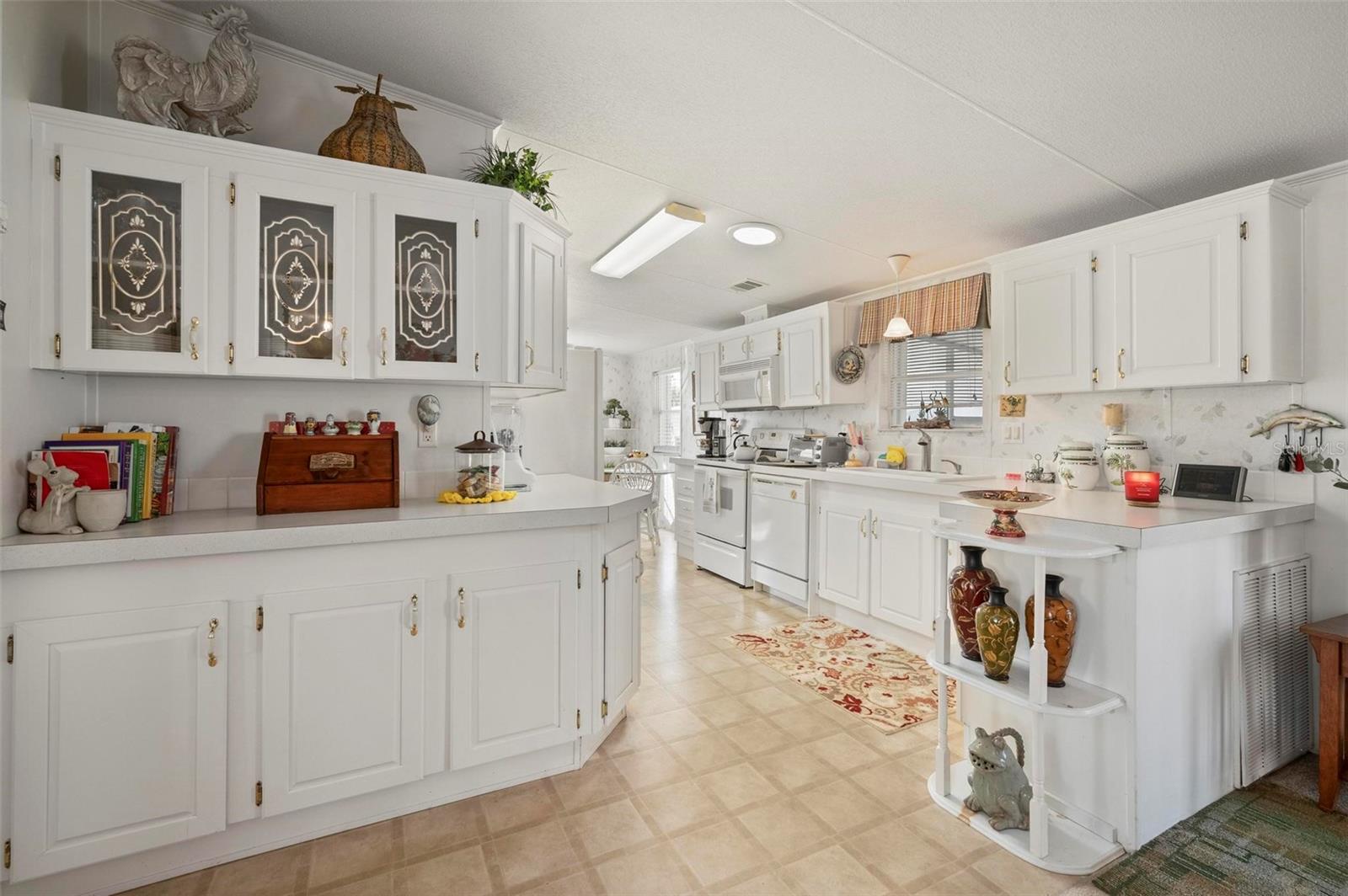 Image 11 of 68 For 1000 Kings Highway 274