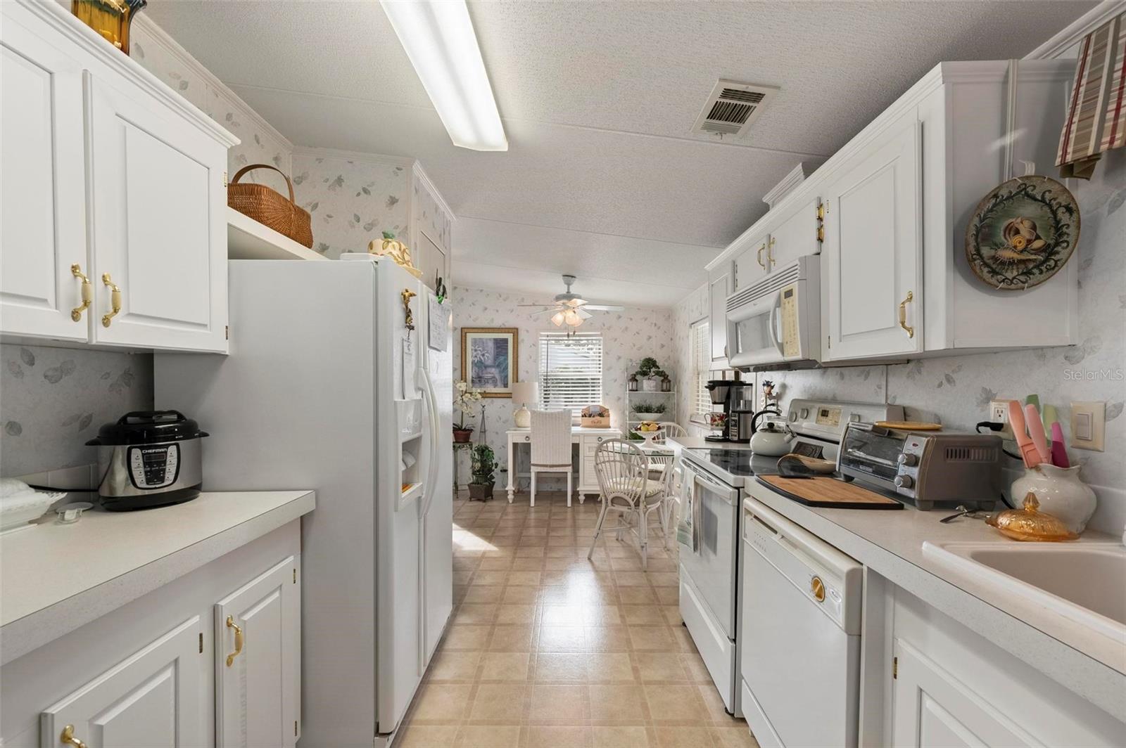 Image 13 of 68 For 1000 Kings Highway 274