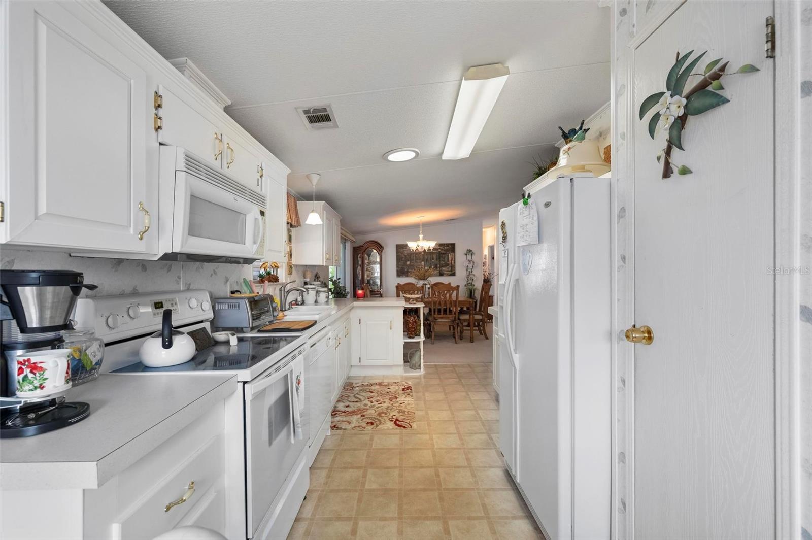 Image 14 of 68 For 1000 Kings Highway 274