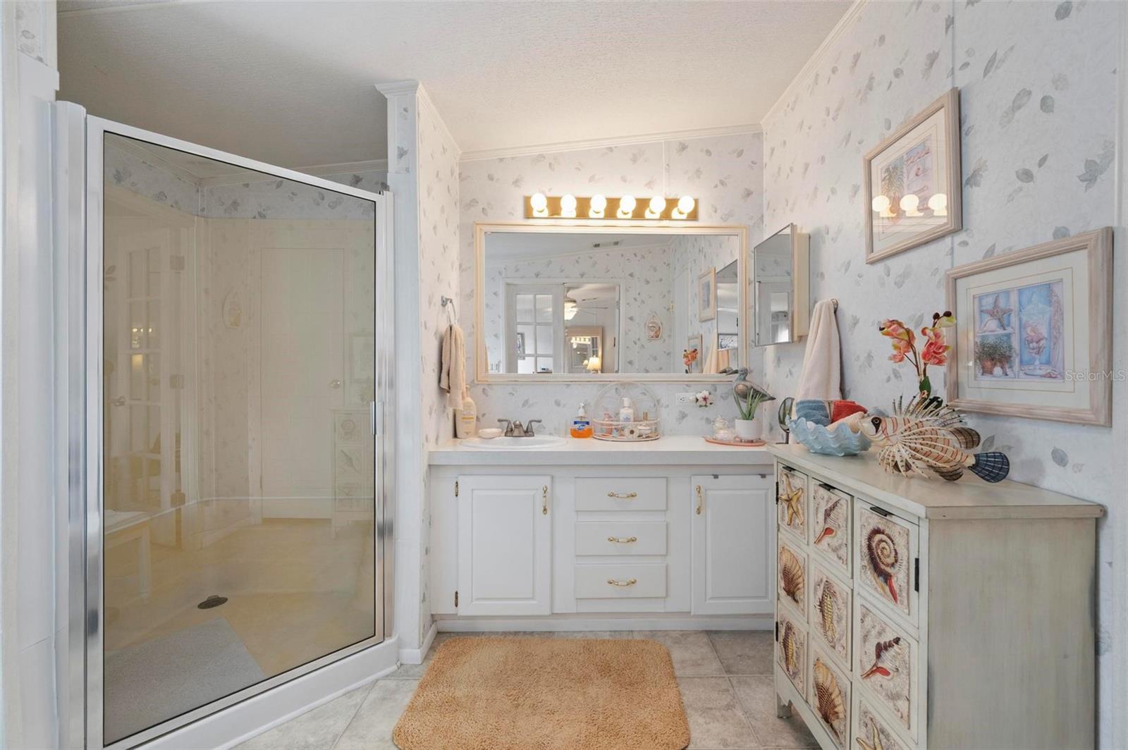 Image 21 of 68 For 1000 Kings Highway 274