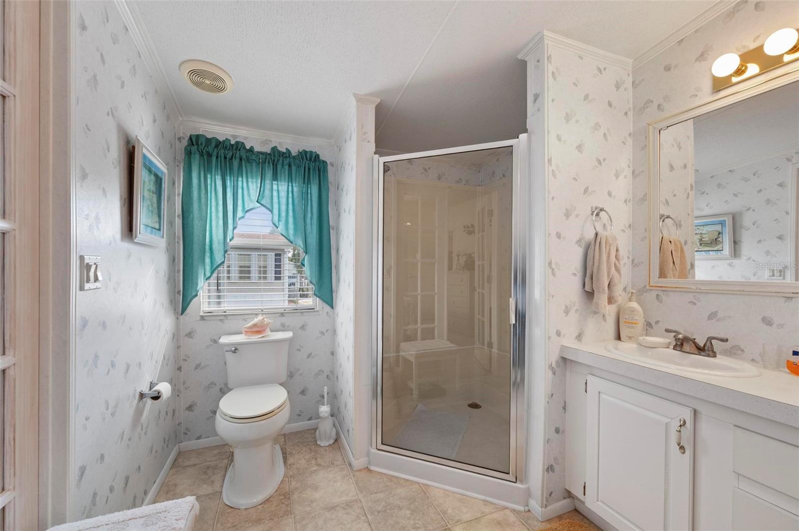 Image 22 of 68 For 1000 Kings Highway 274