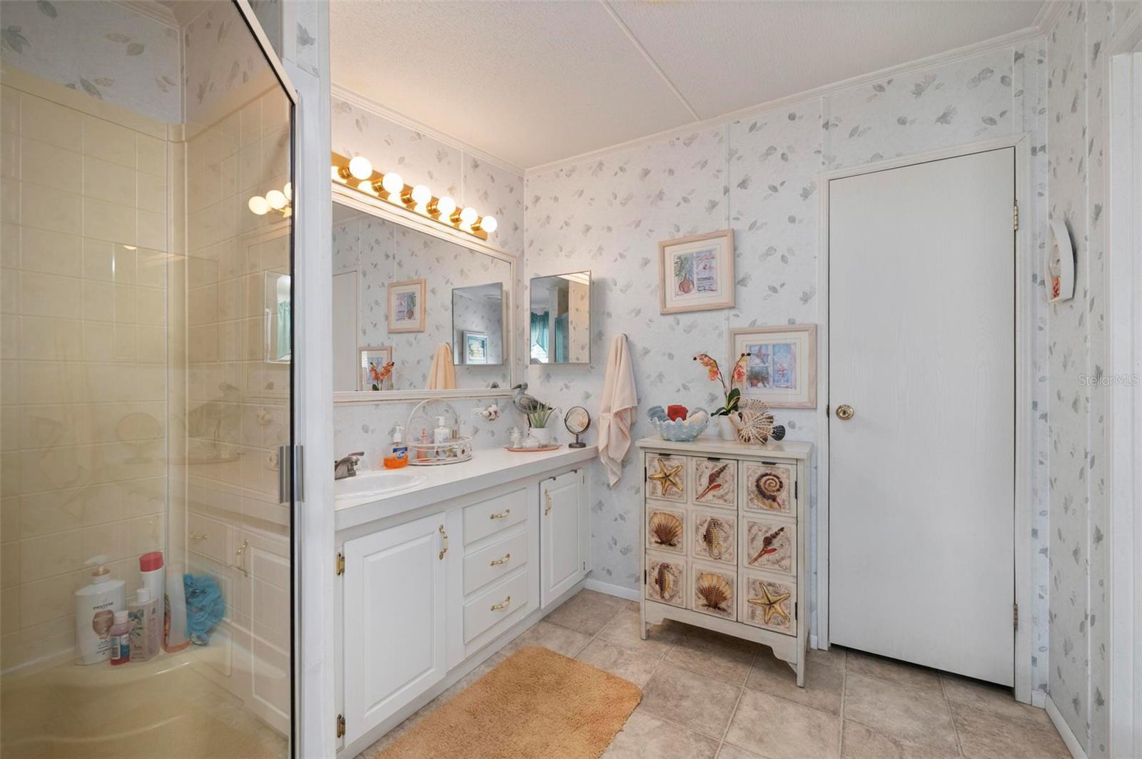 Image 23 of 68 For 1000 Kings Highway 274