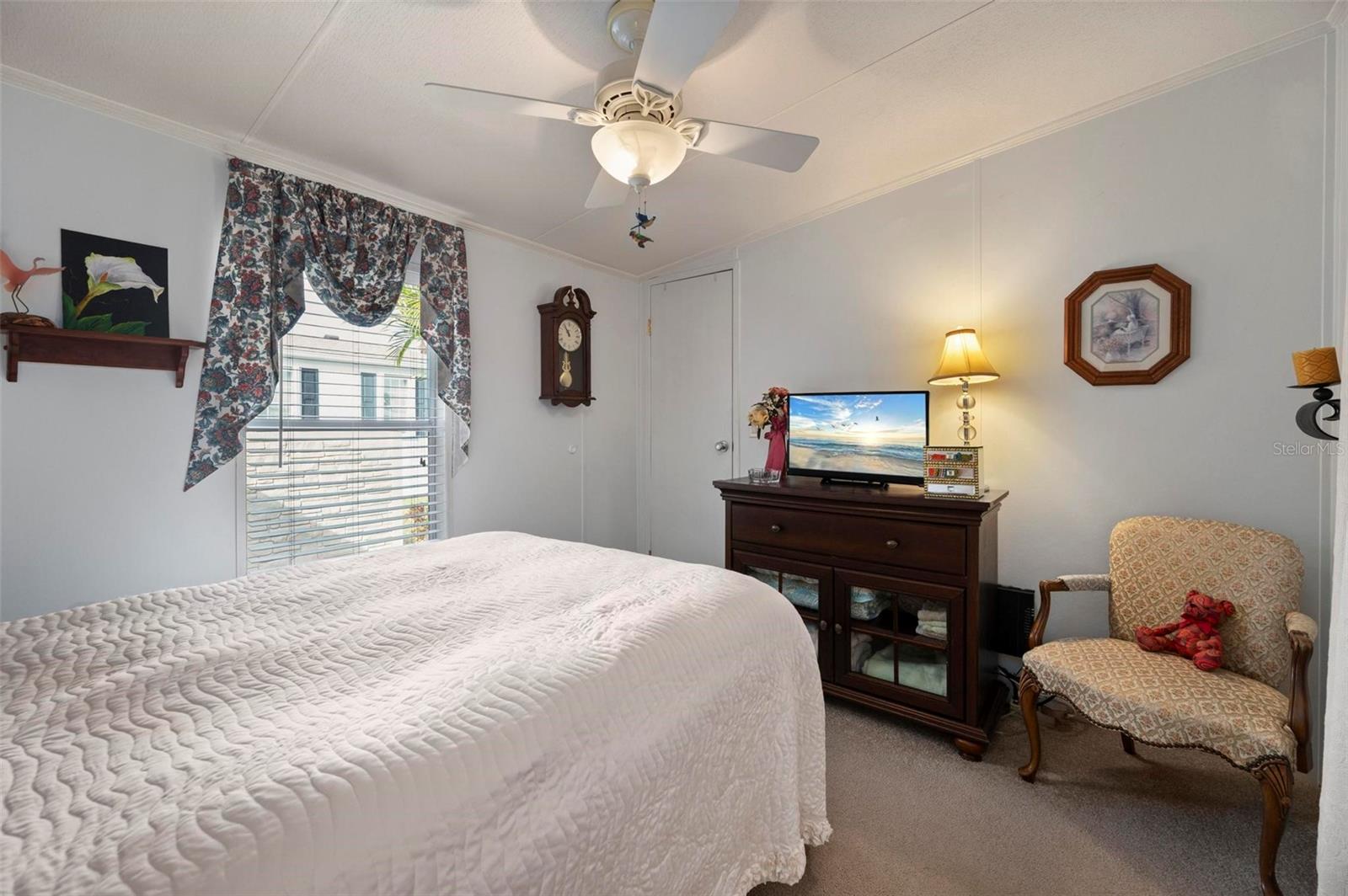 Image 26 of 68 For 1000 Kings Highway 274