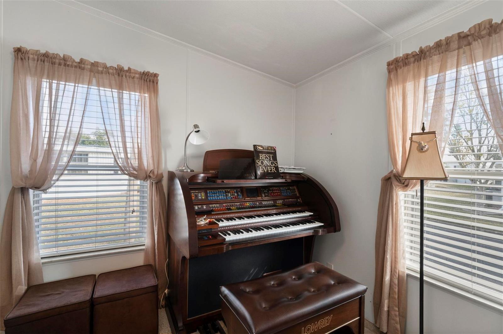 Image 28 of 68 For 1000 Kings Highway 274