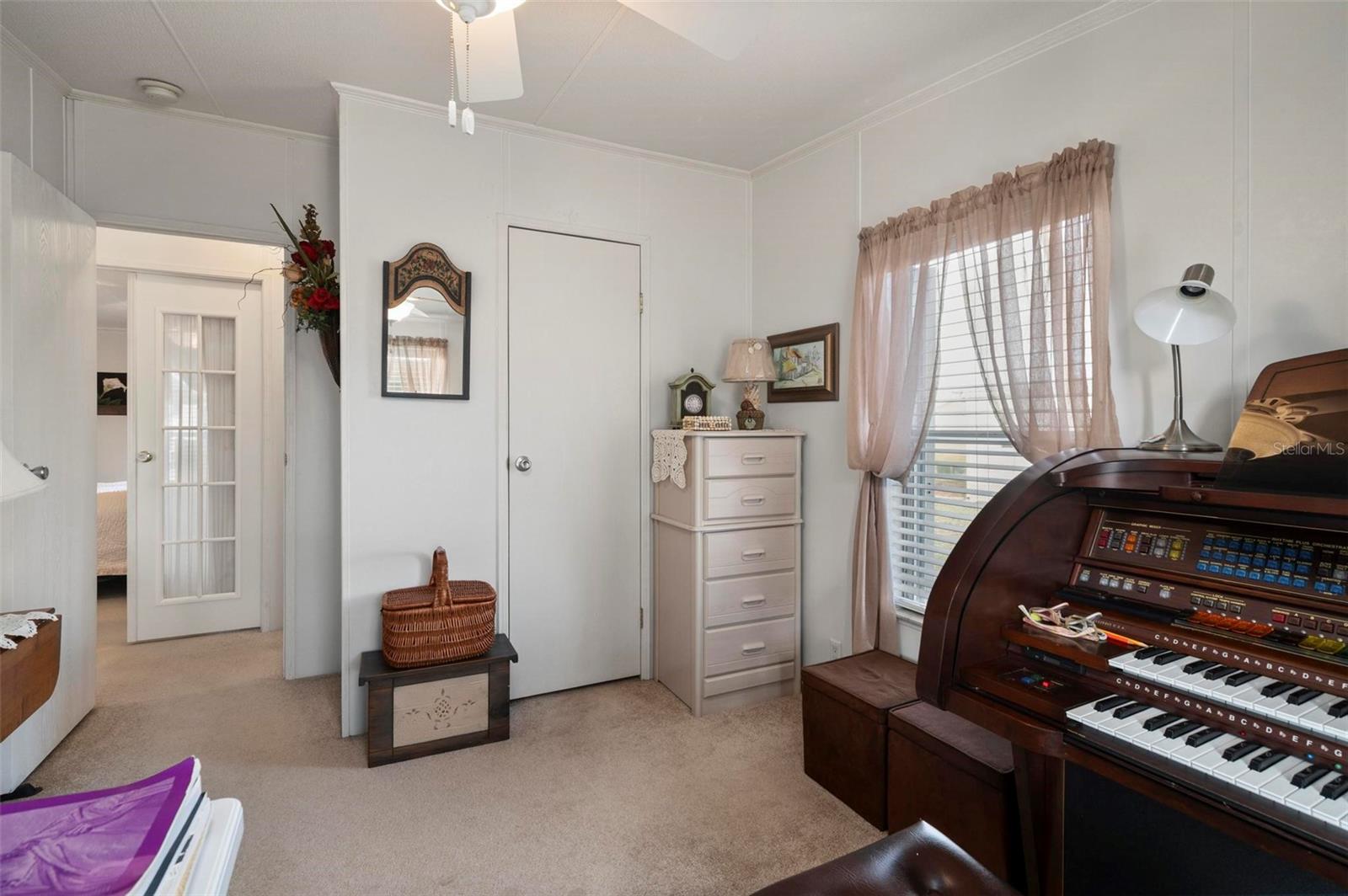 Image 29 of 68 For 1000 Kings Highway 274