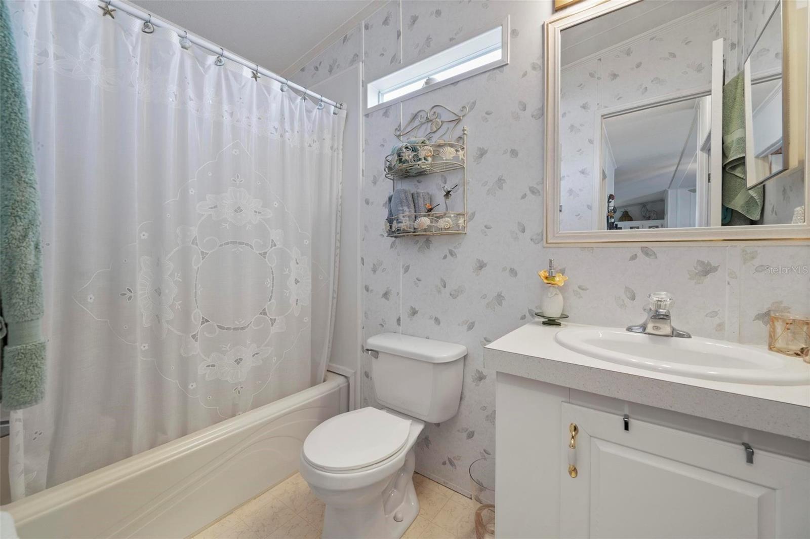 Image 31 of 68 For 1000 Kings Highway 274