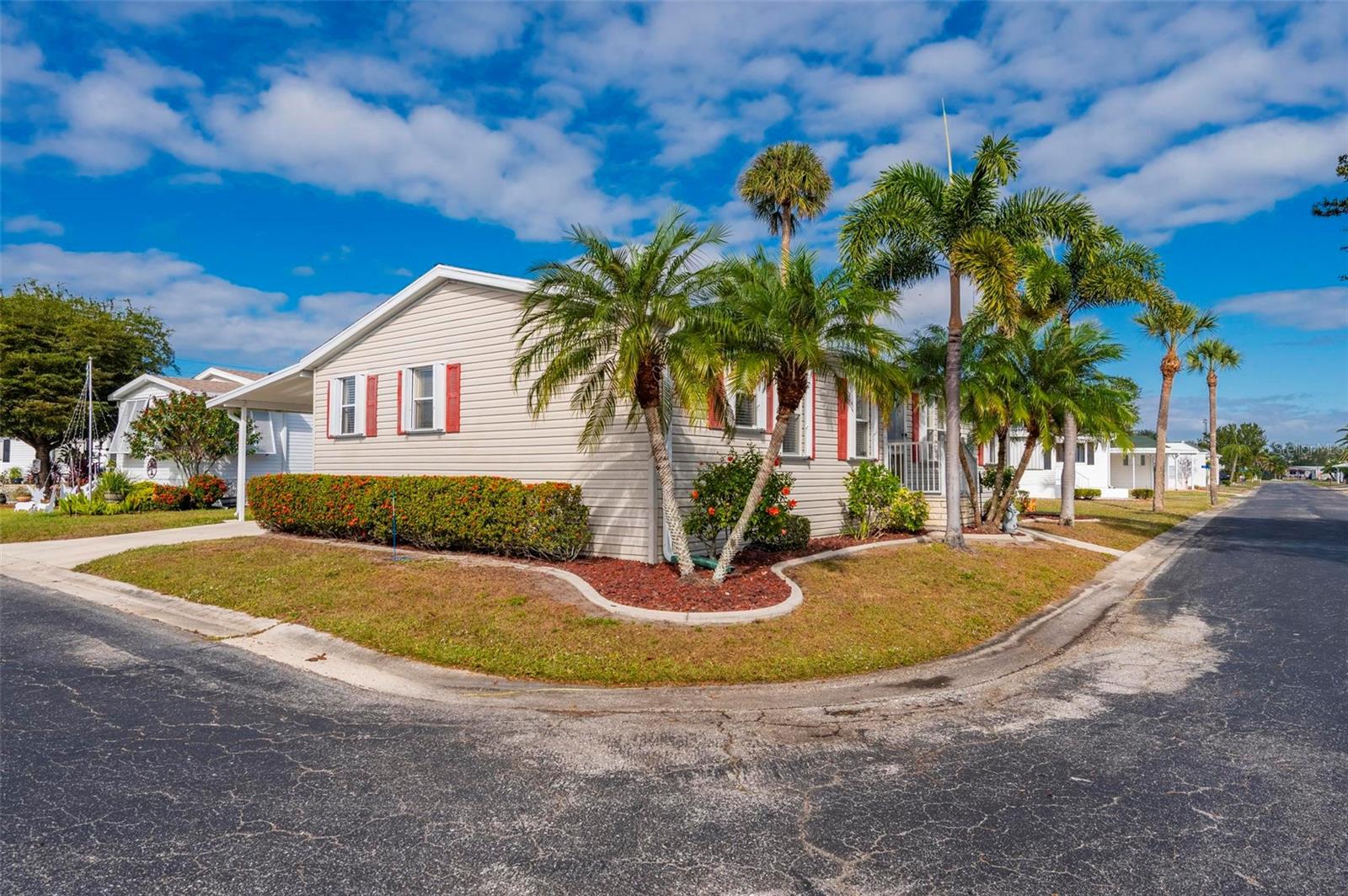 Image 41 of 68 For 1000 Kings Highway 274