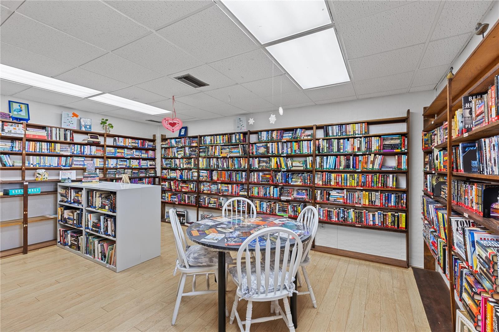 Image 66 of 68 For 1000 Kings Highway 274