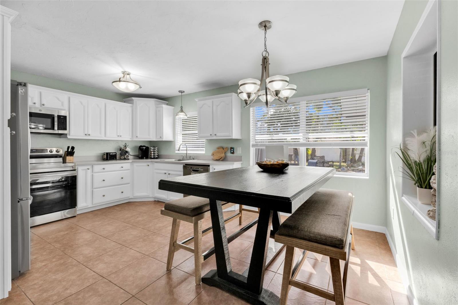 Image 21 of 51 For 419 Mckenzie Street