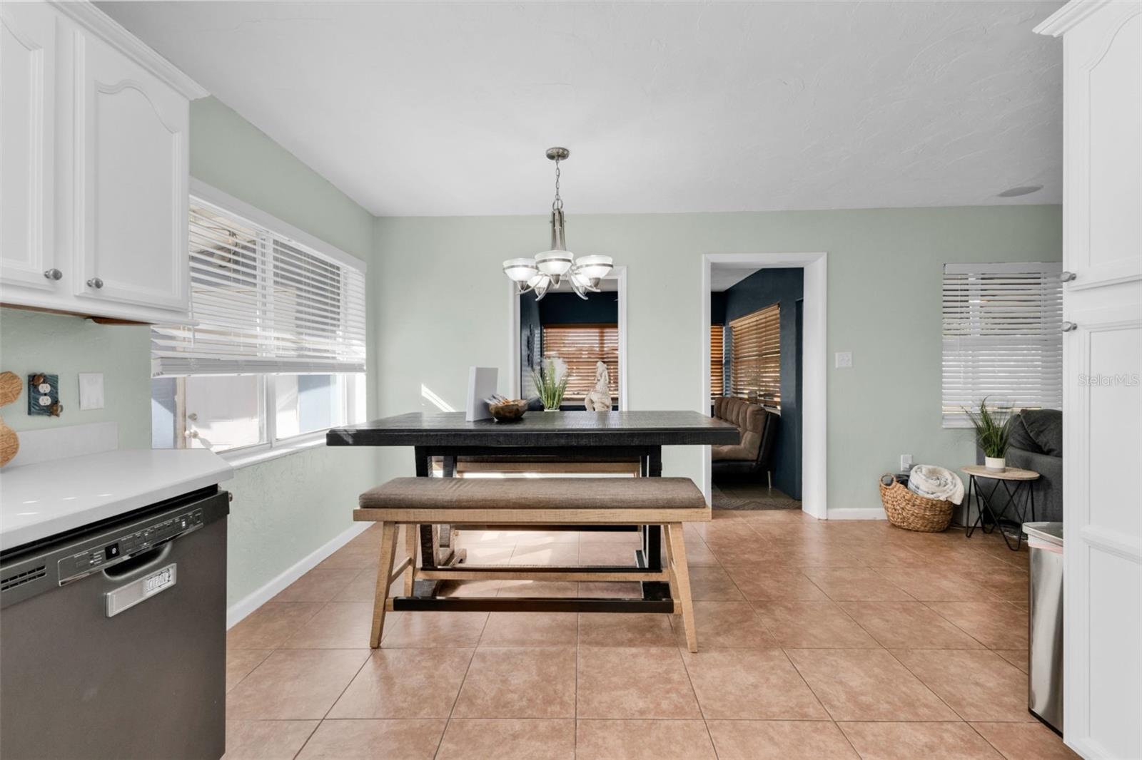 Image 24 of 51 For 419 Mckenzie Street