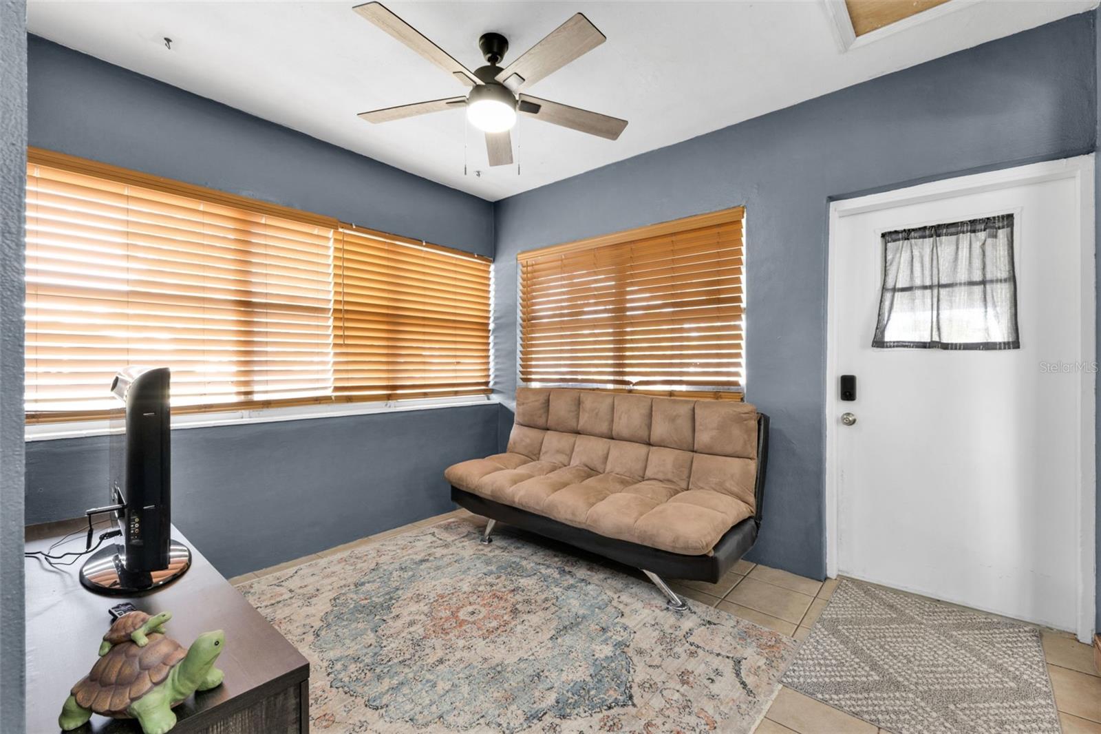 Image 28 of 51 For 419 Mckenzie Street