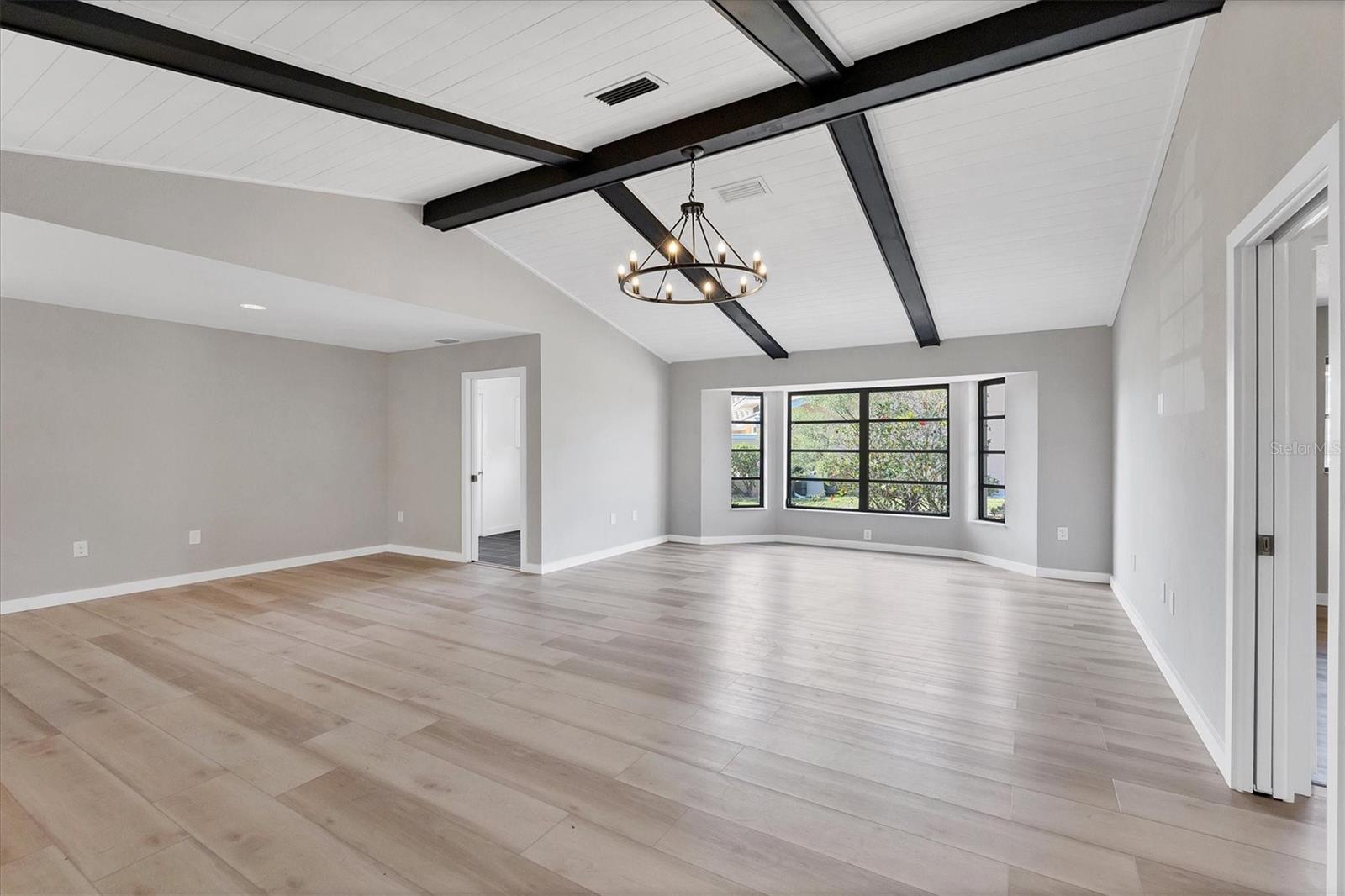 Image 12 of 19 For 404 Firethorn Avenue