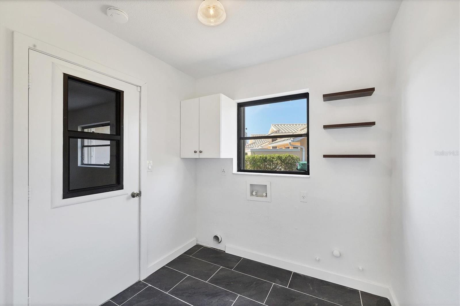 Image 13 of 19 For 404 Firethorn Avenue