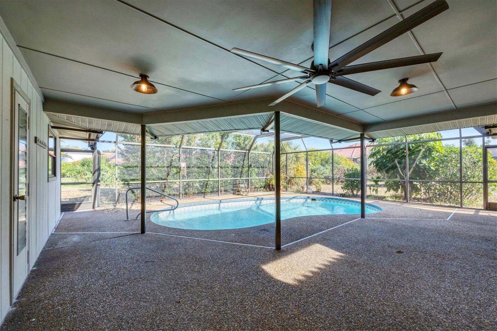 Image 14 of 19 For 404 Firethorn Avenue