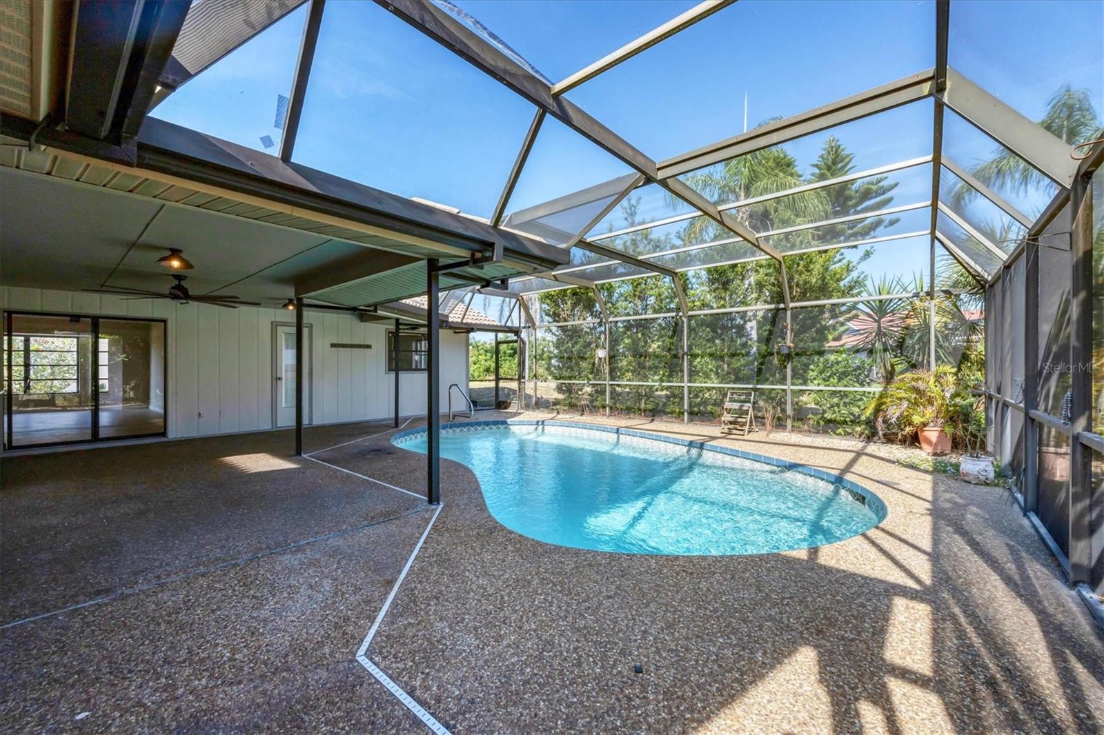 Image 16 of 19 For 404 Firethorn Avenue