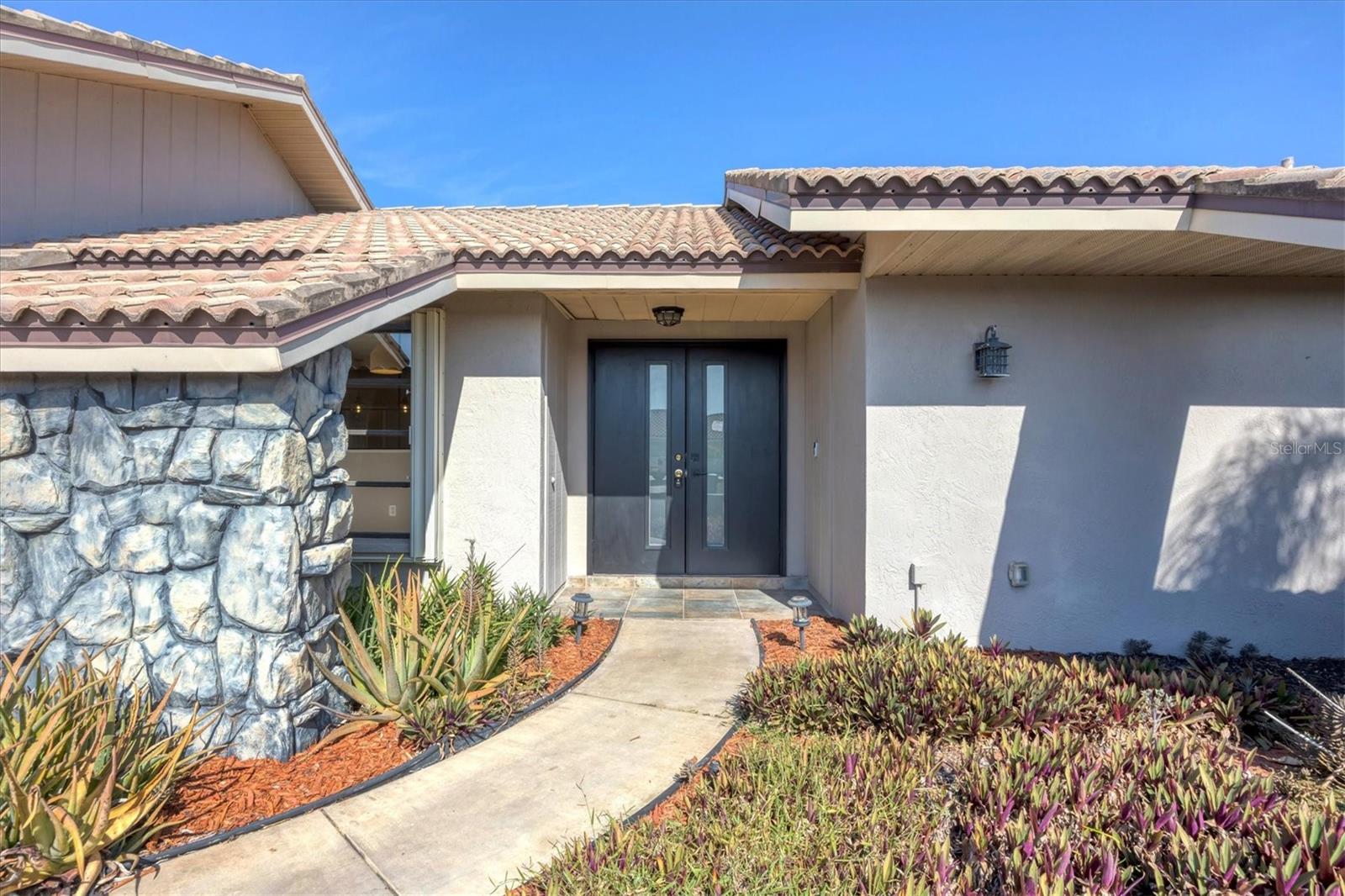 Image 3 of 19 For 404 Firethorn Avenue