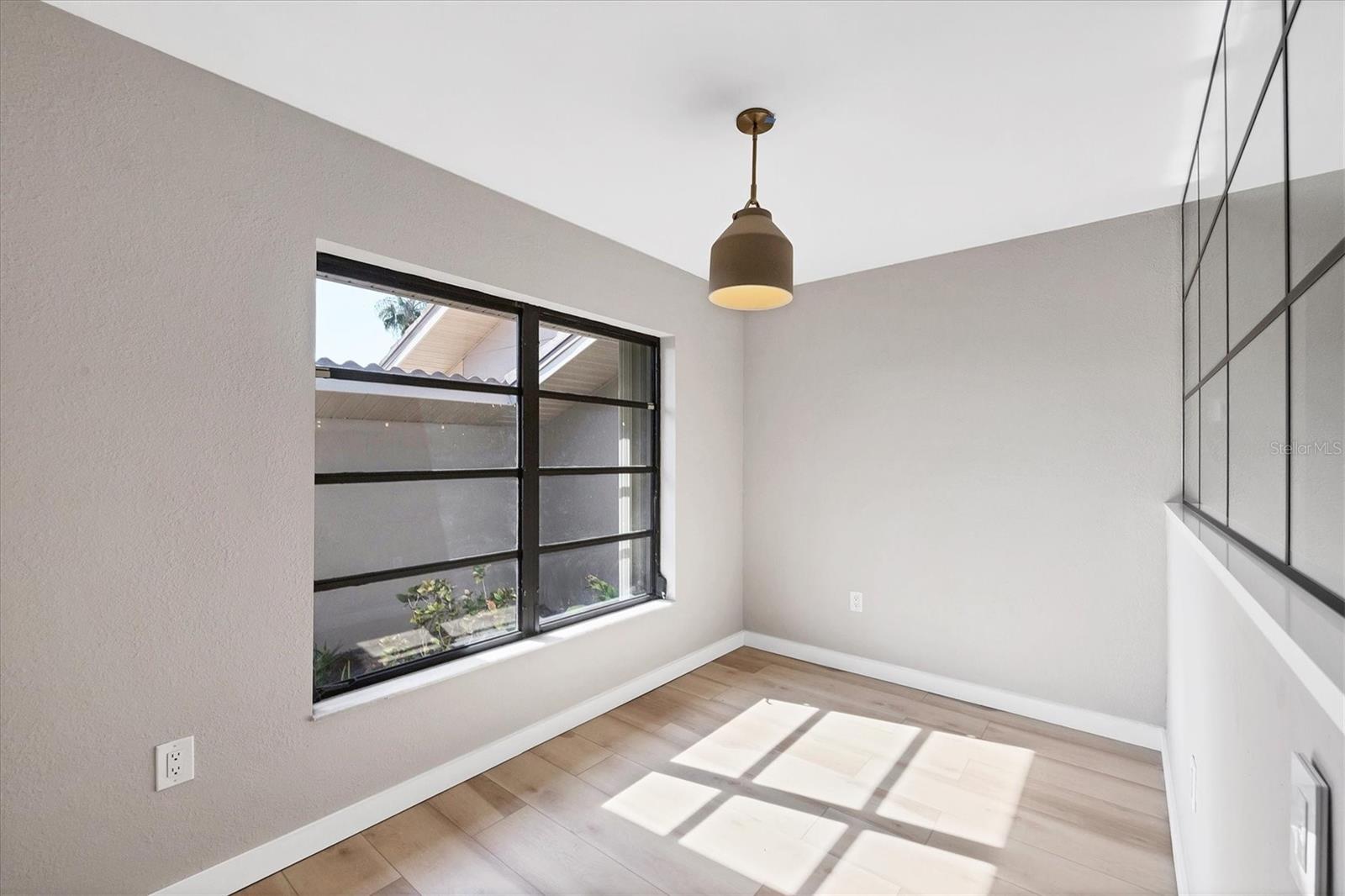 Image 7 of 19 For 404 Firethorn Avenue