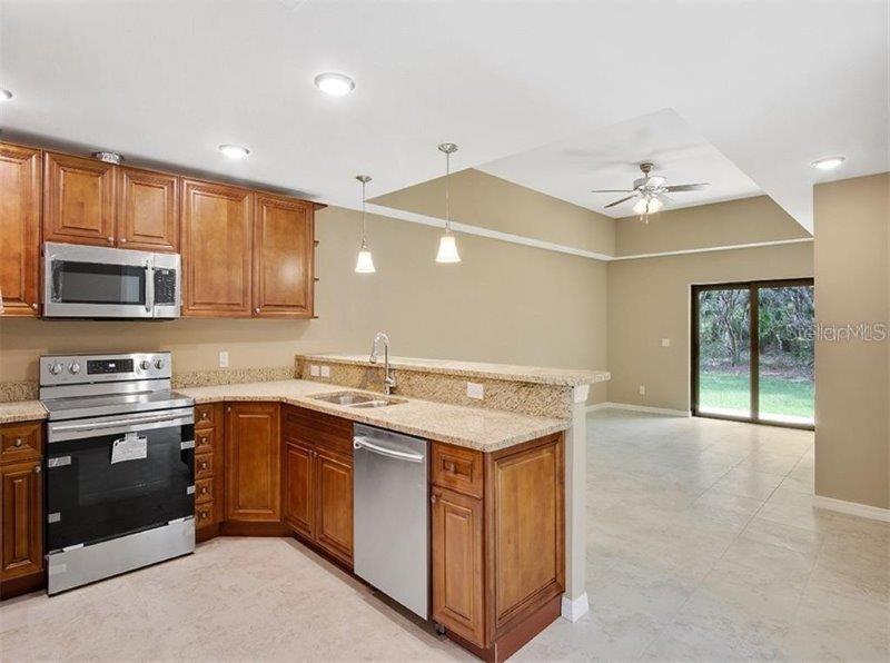 Image 14 of 22 For 17113 Thompson Avenue