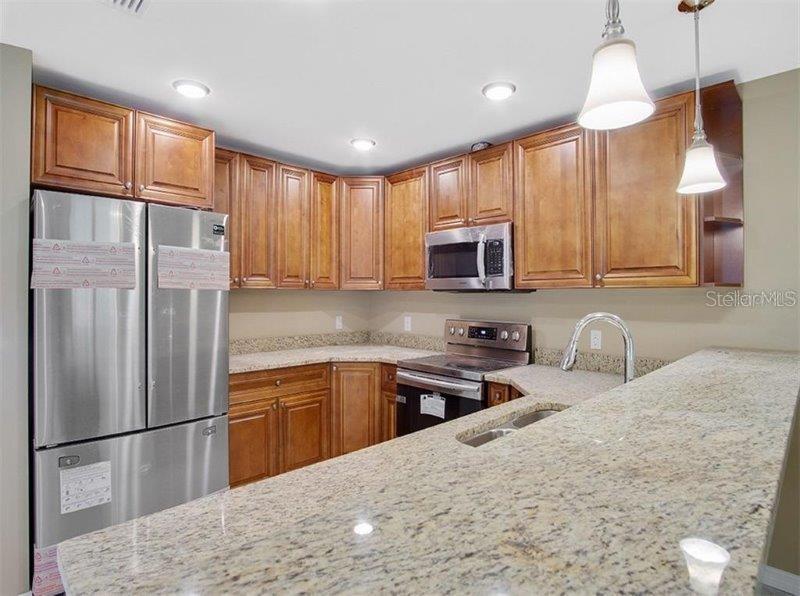 Image 16 of 22 For 17113 Thompson Avenue