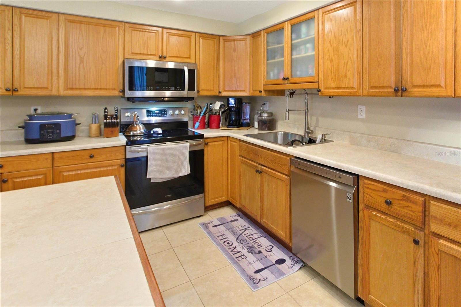 Image 12 of 37 For 3276 Pinetree Street