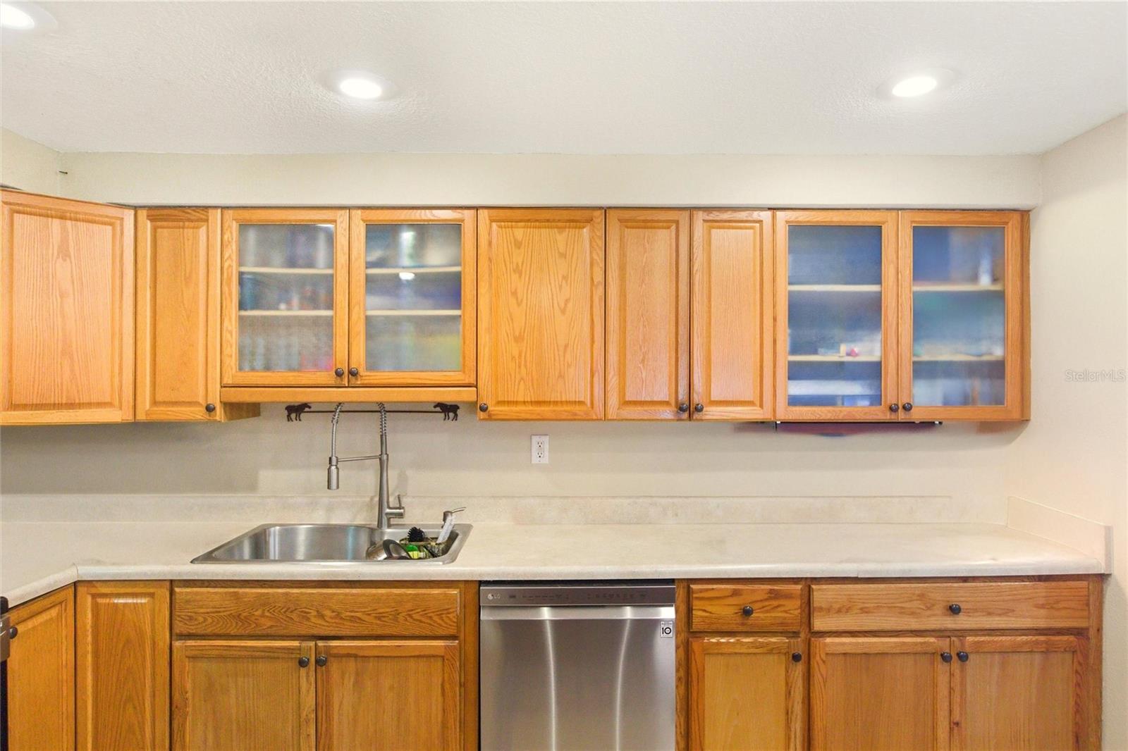 Image 13 of 37 For 3276 Pinetree Street