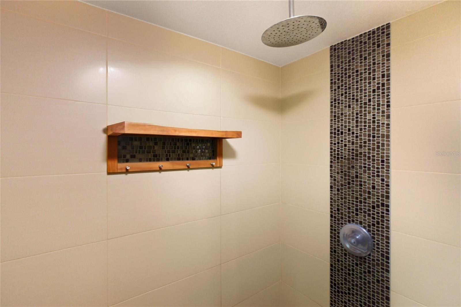 Image 19 of 37 For 3276 Pinetree Street