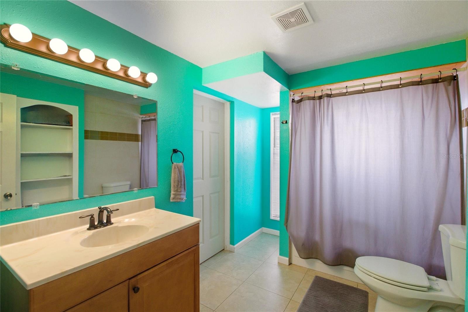 Image 21 of 37 For 3276 Pinetree Street