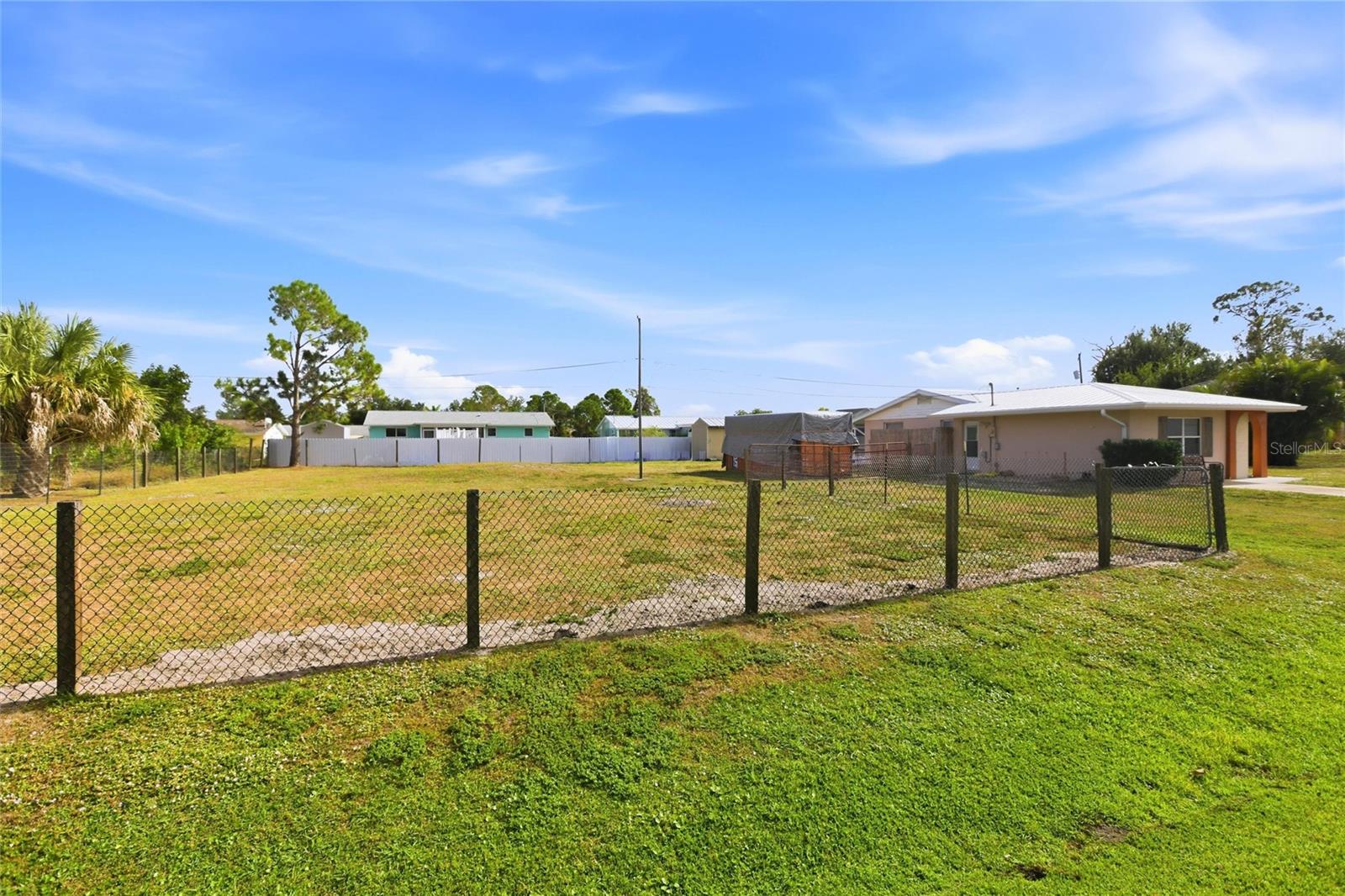 Image 28 of 37 For 3276 Pinetree Street