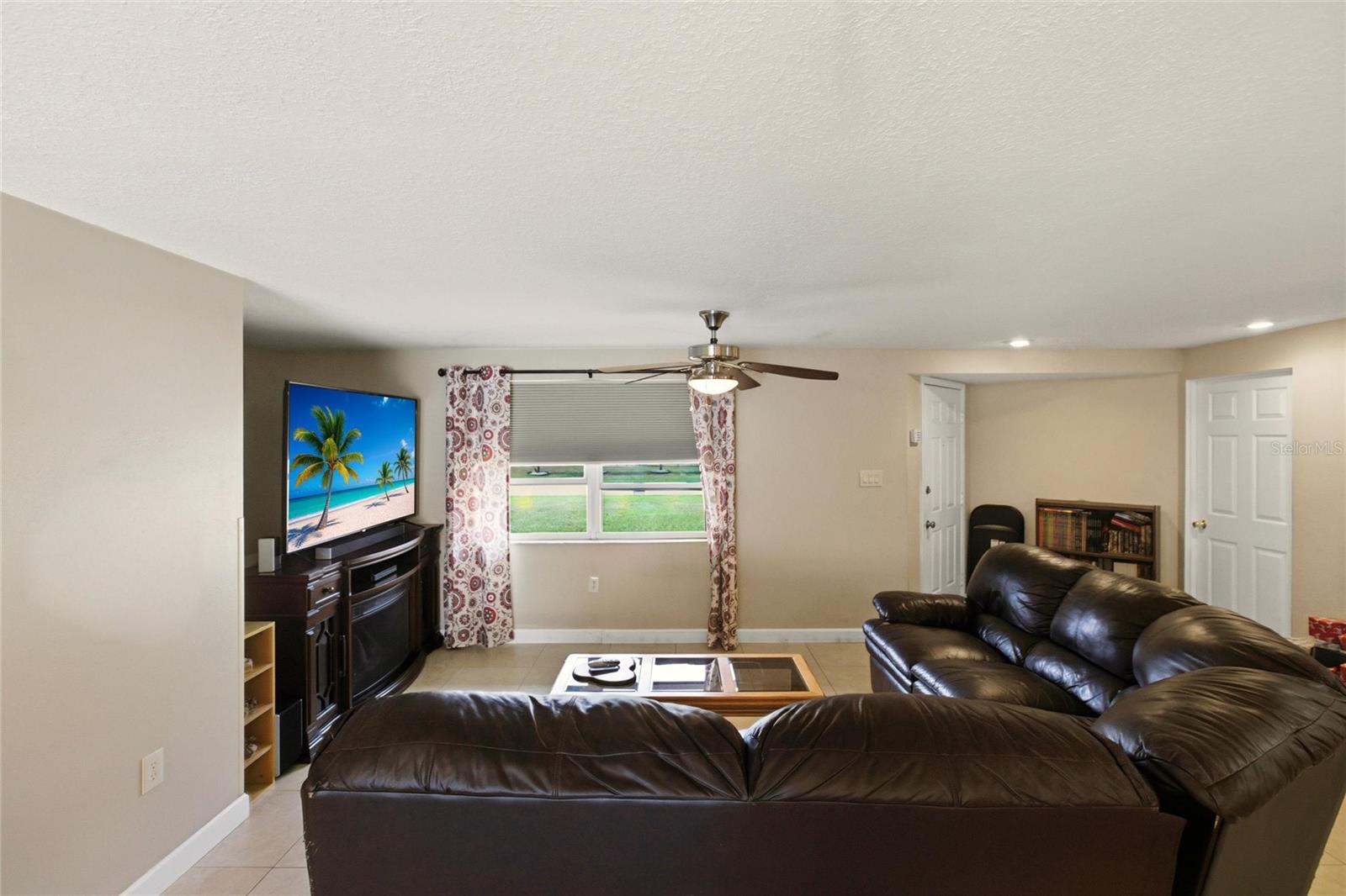 Image 8 of 37 For 3276 Pinetree Street