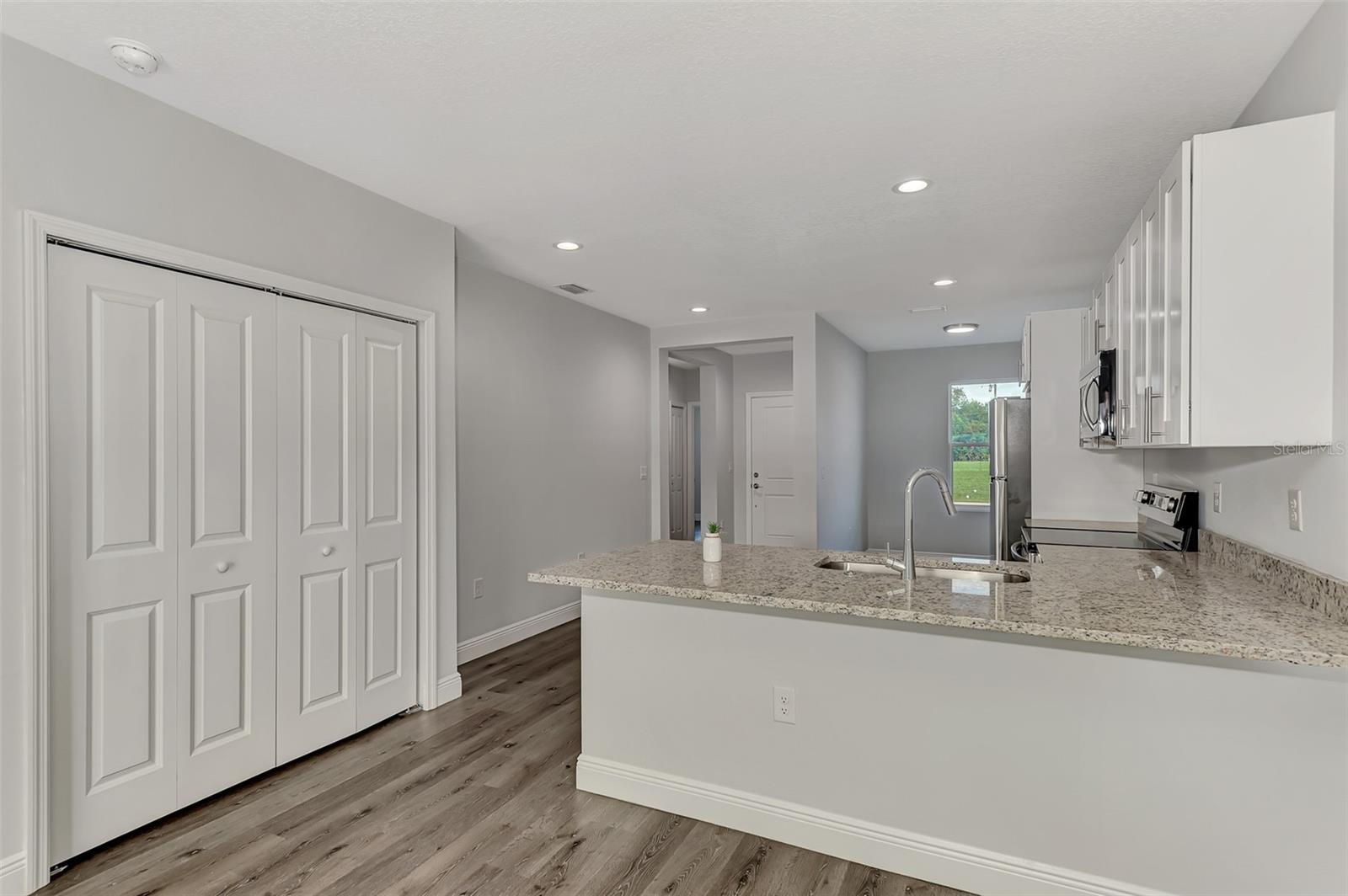 Image 22 of 48 For 11079 Kimberly Avenue