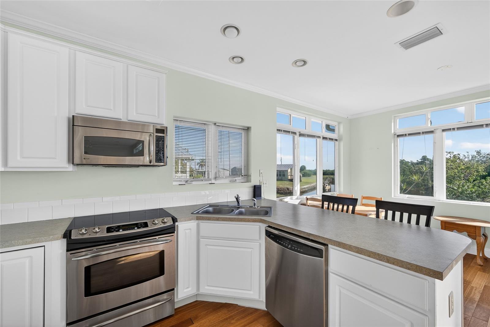 Image 14 of 33 For 631 Tahiti Court