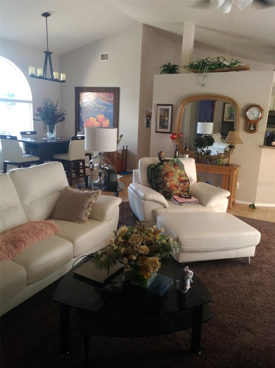 Image 4 of 20 For 404 Hazel Circle