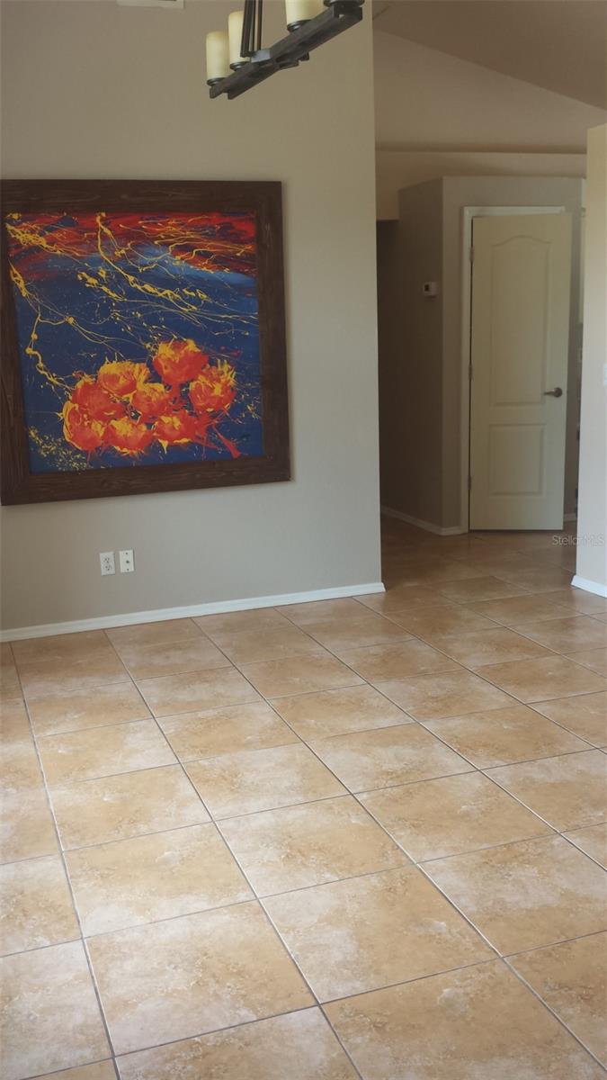 Image 9 of 20 For 404 Hazel Circle