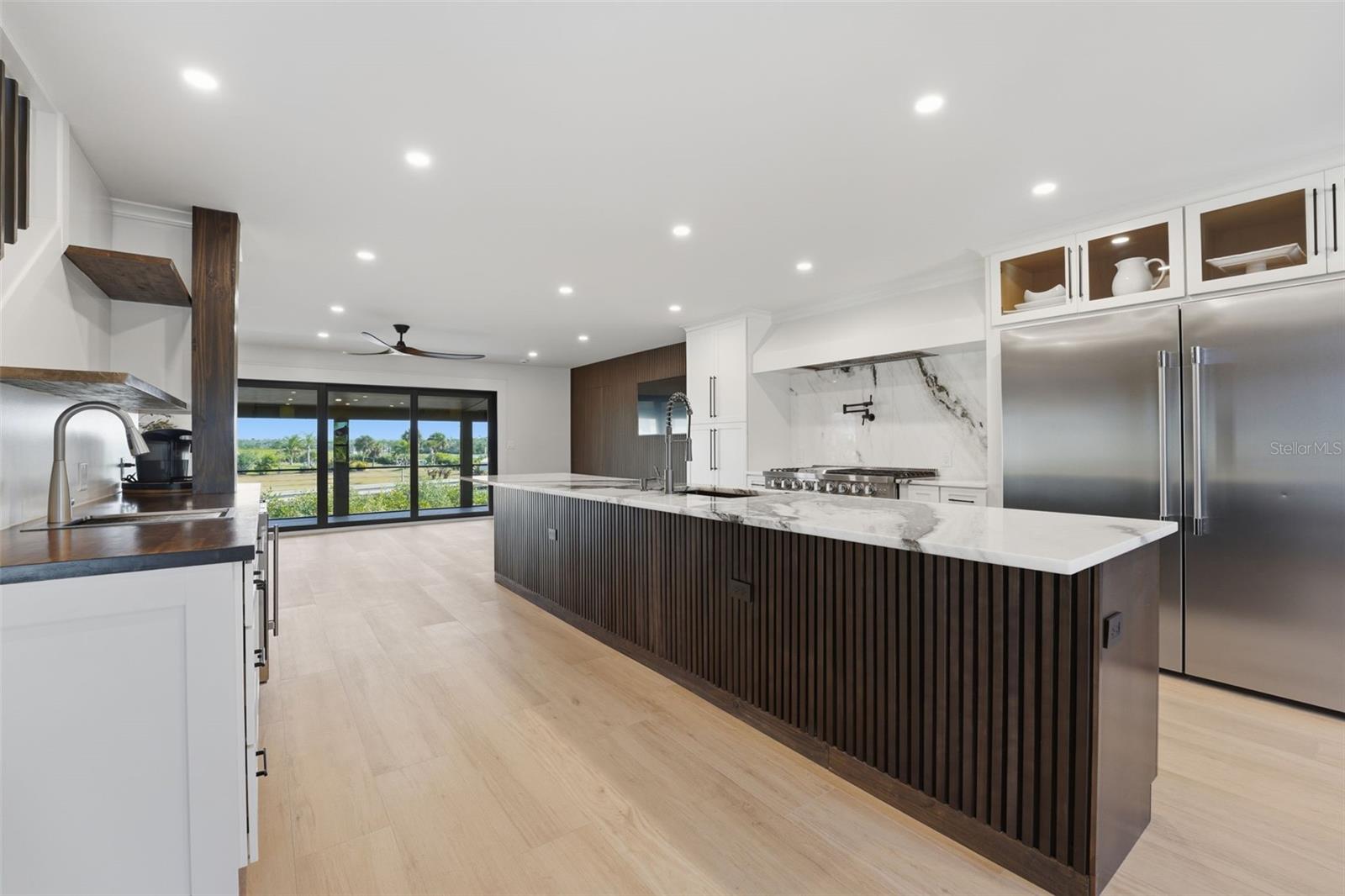 Image 12 of 93 For 2795 Beach Road B