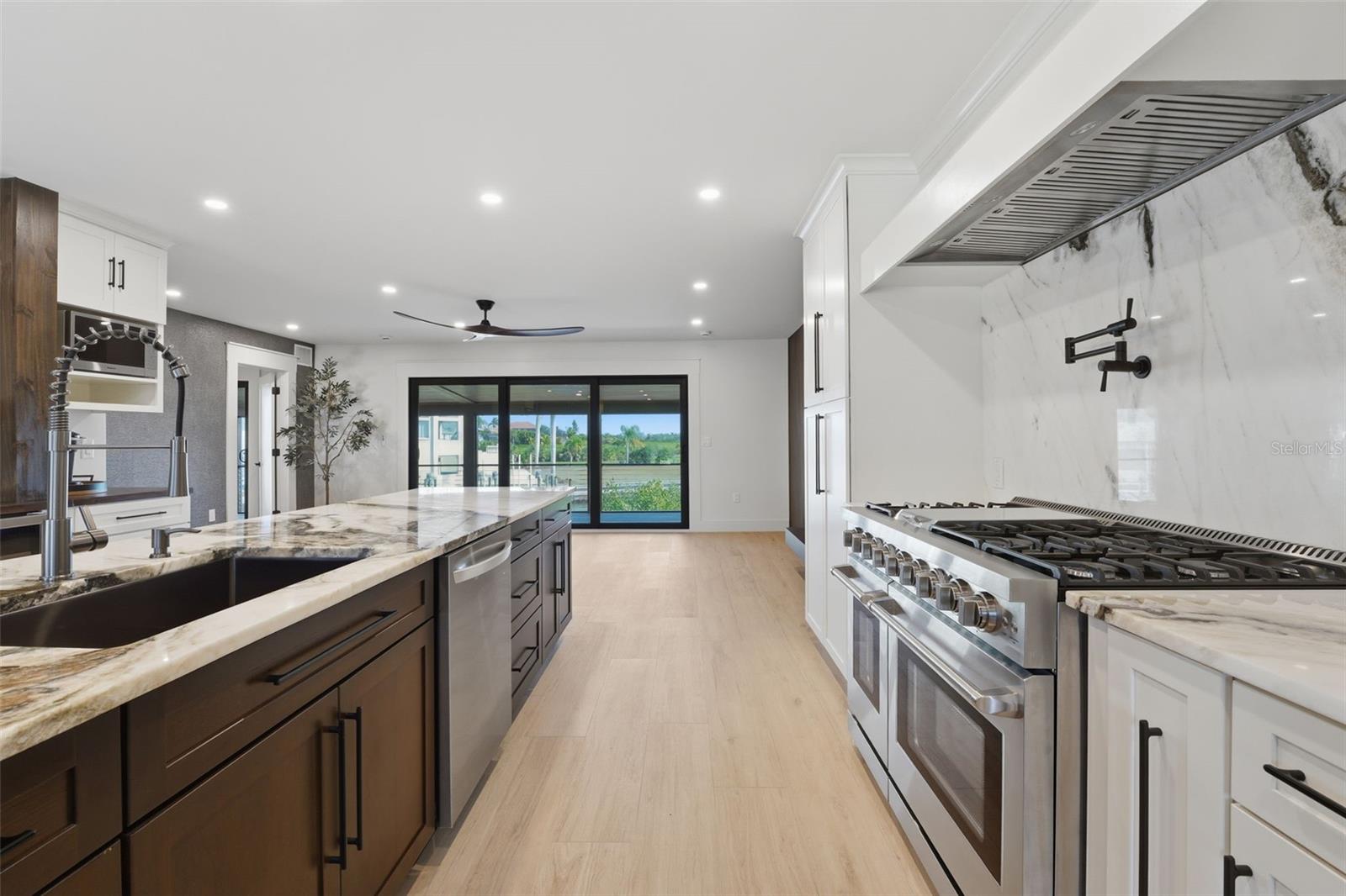 Image 14 of 93 For 2795 Beach Road B