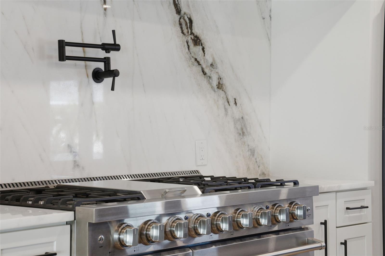 Image 16 of 93 For 2795 Beach Road B