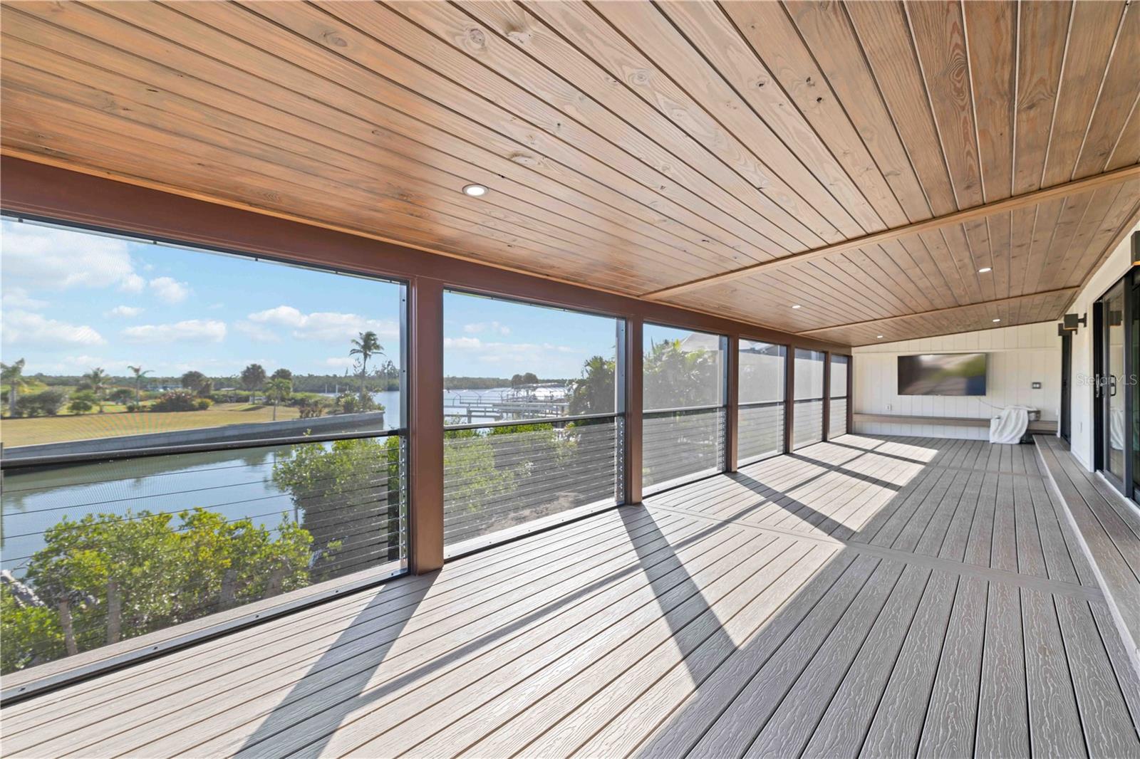 Image 22 of 93 For 2795 Beach Road B