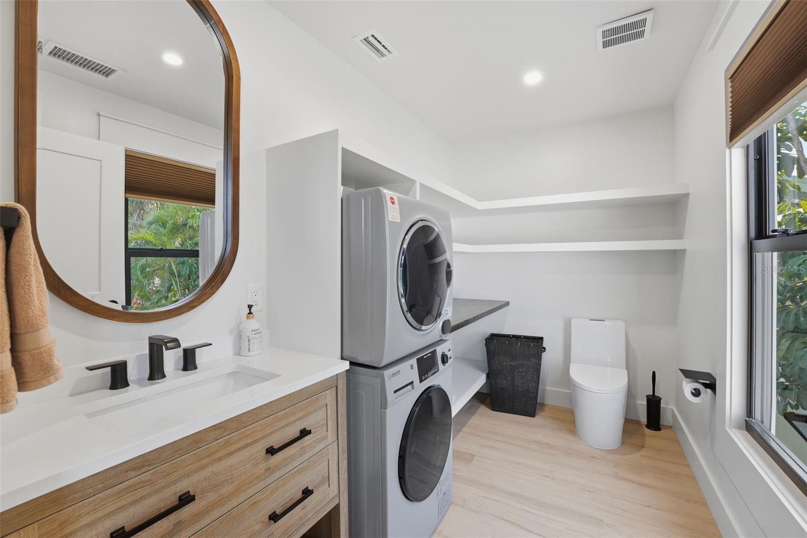 Image 27 of 93 For 2795 Beach Road B