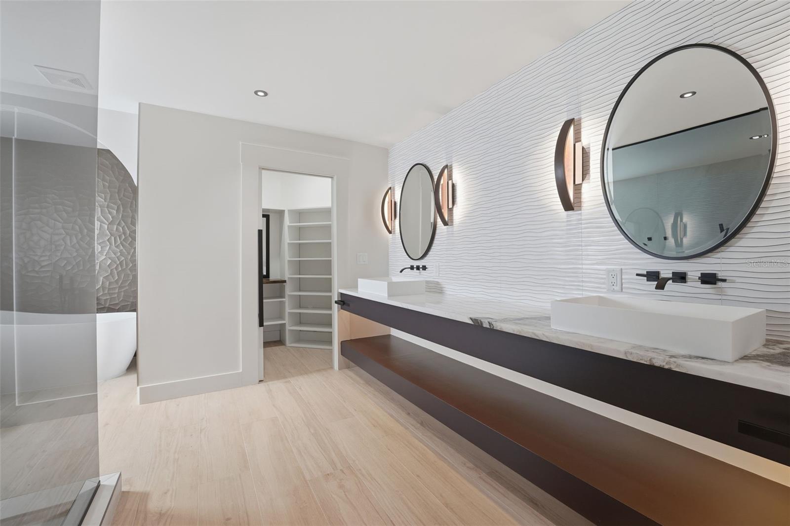 Image 30 of 93 For 2795 Beach Road B