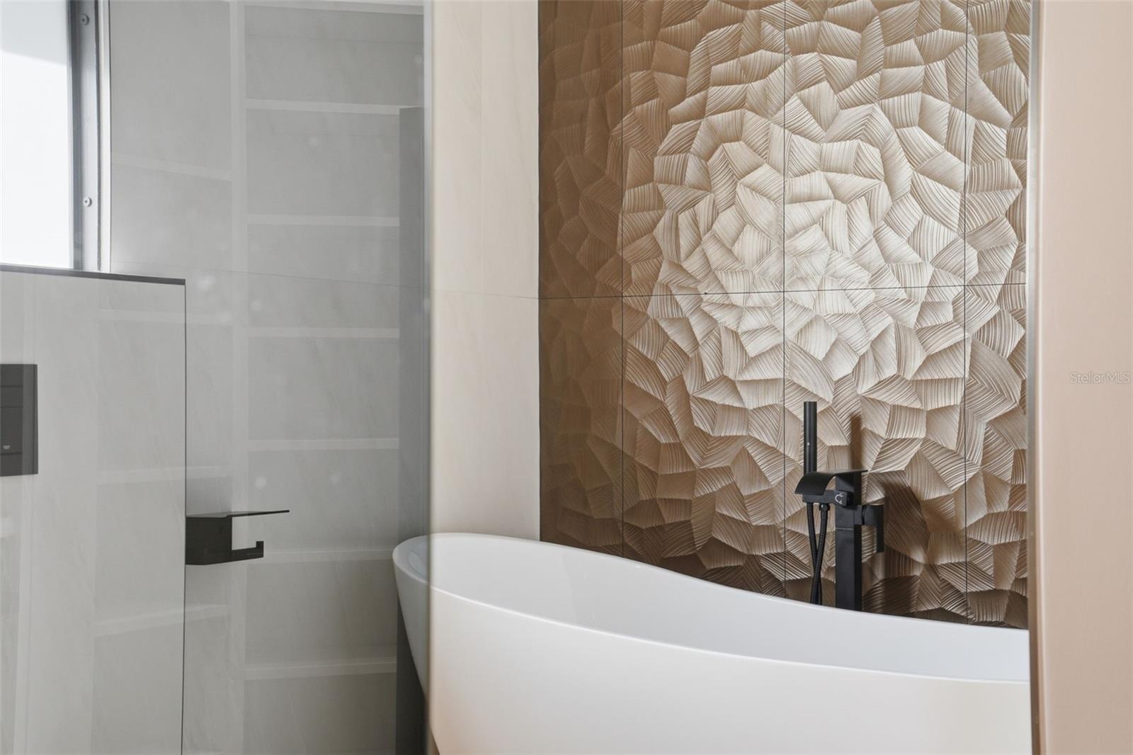 Image 33 of 93 For 2795 Beach Road B