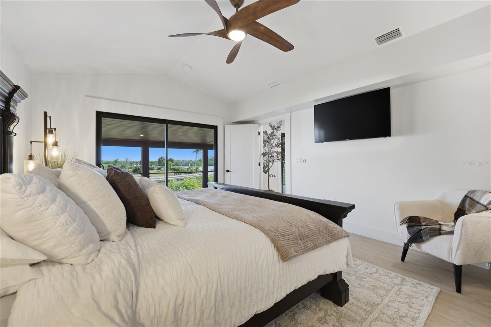 Image 40 of 93 For 2795 Beach Road B