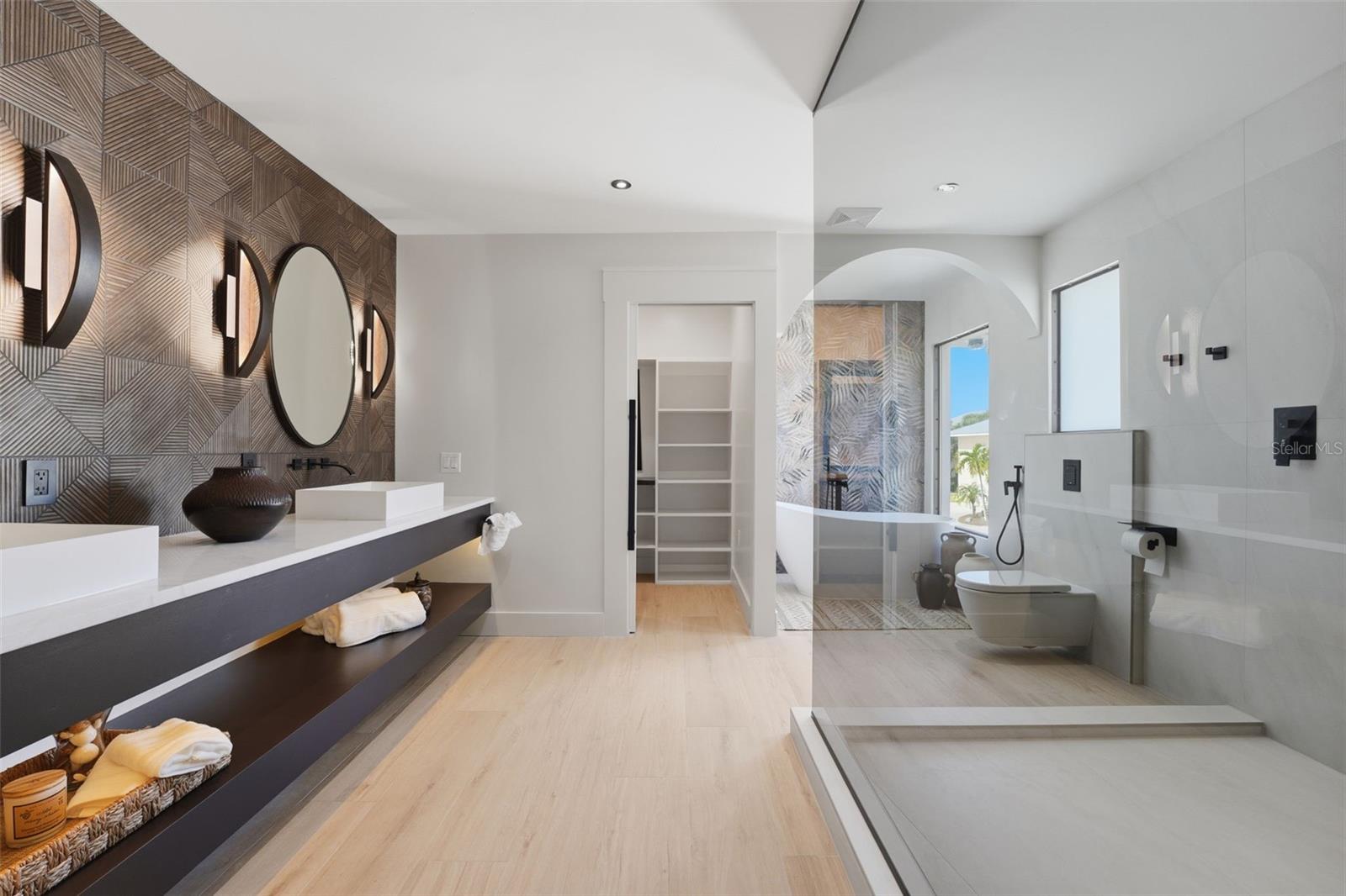 Image 41 of 93 For 2795 Beach Road B