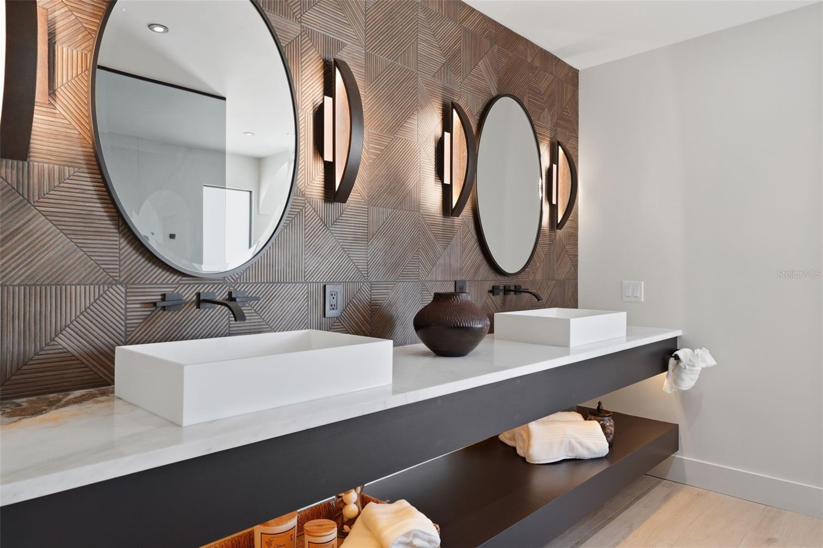 Image 42 of 93 For 2795 Beach Road B